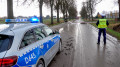 78-latek wpadł w poślizg na zanieczyszczonej drodze
