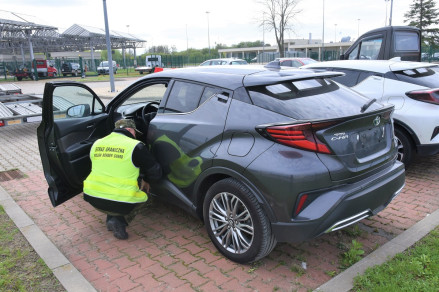 Toyota poszukiwana w Holandii została odzyskana przez Straż Graniczną w Zosinie