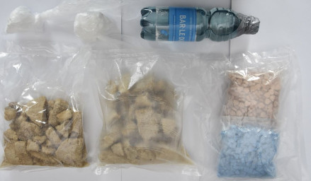Przechwycona paczka z Holandii z heroiną i amfetaminą ukrytymi w proszkach do prania
